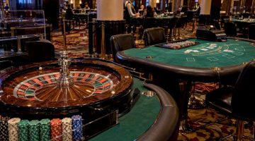 Ruleta y mesas de cartas en el casino